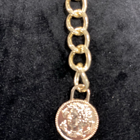 Vintage gold tone and black artificial leather women's belt. - Picture 2 of 7